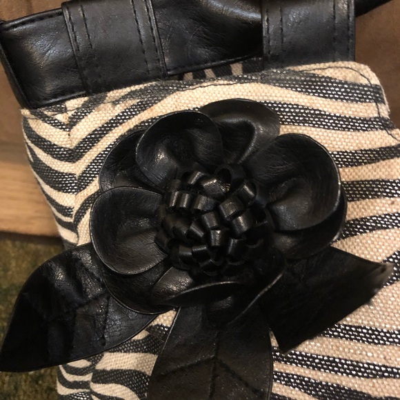 NWOT Zebra design handbag leather trim - Picture 2 of 3